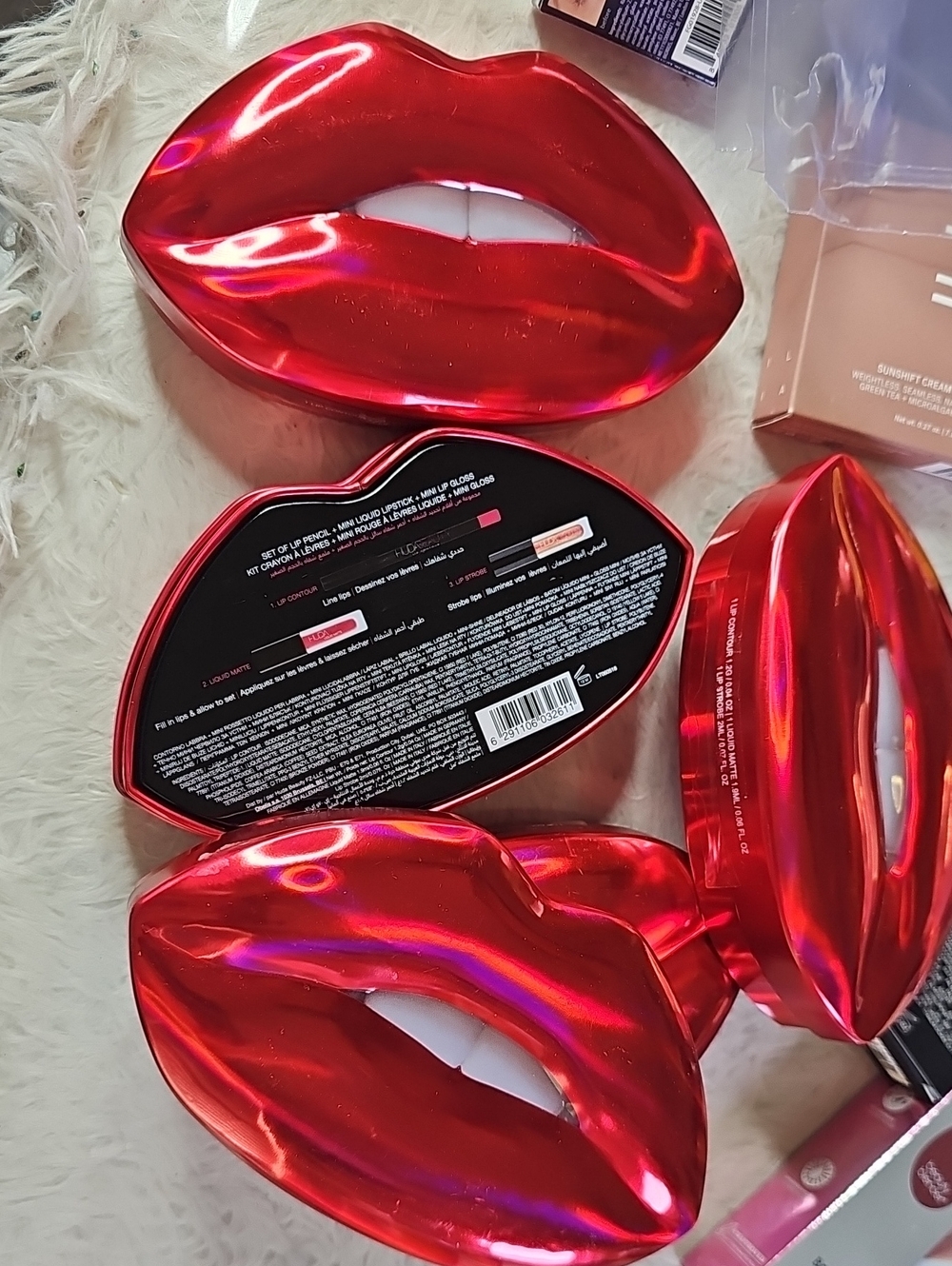 HUDA BEAUTY Red Lip-Shaped Makeup Case Set